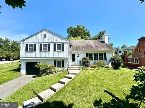 Photo of 7805 Fulbright Court, BETHESDA, MD 20817 (MLS # MDMC2181882)