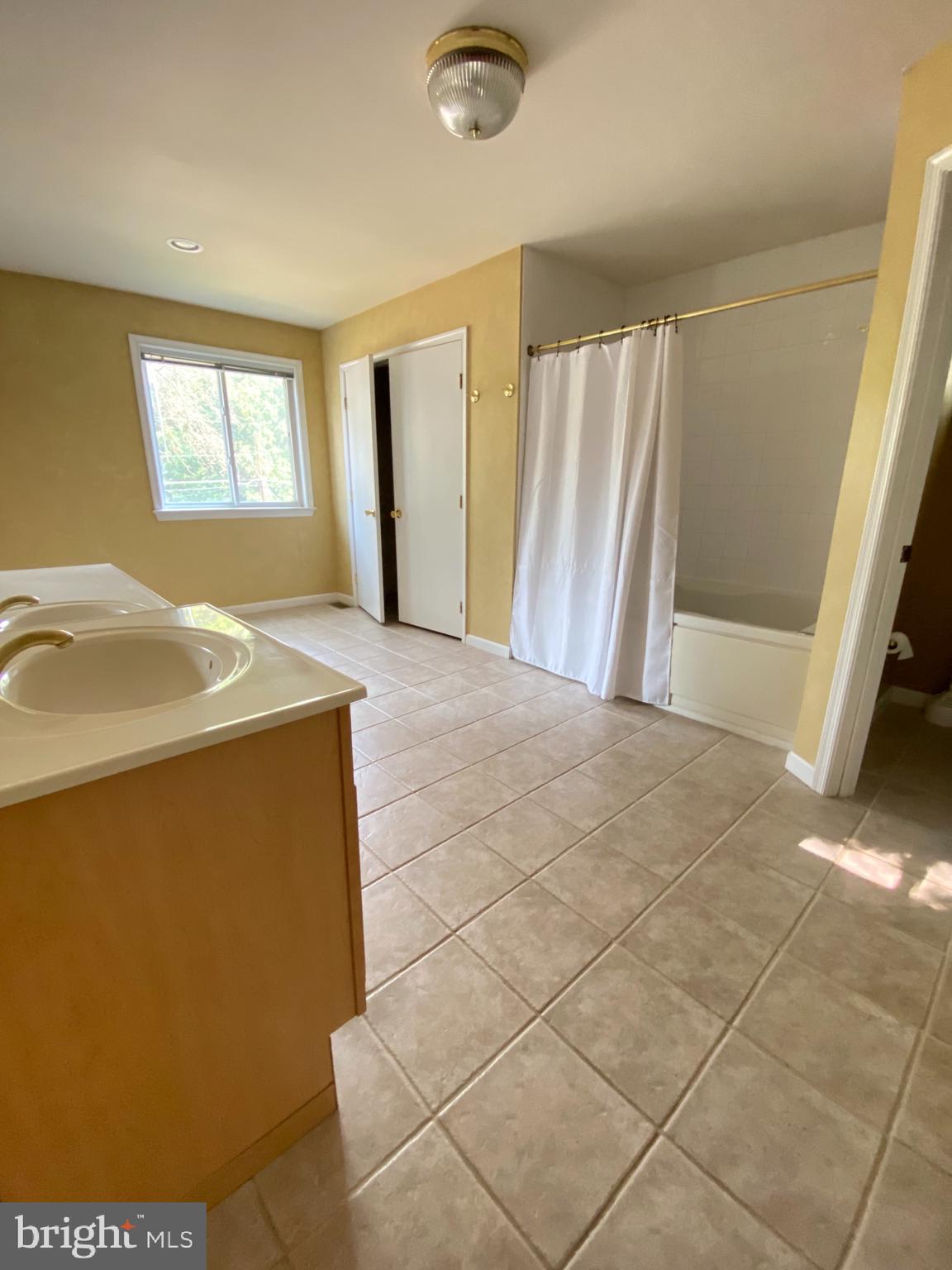 KINGS PARK - Residential Lease