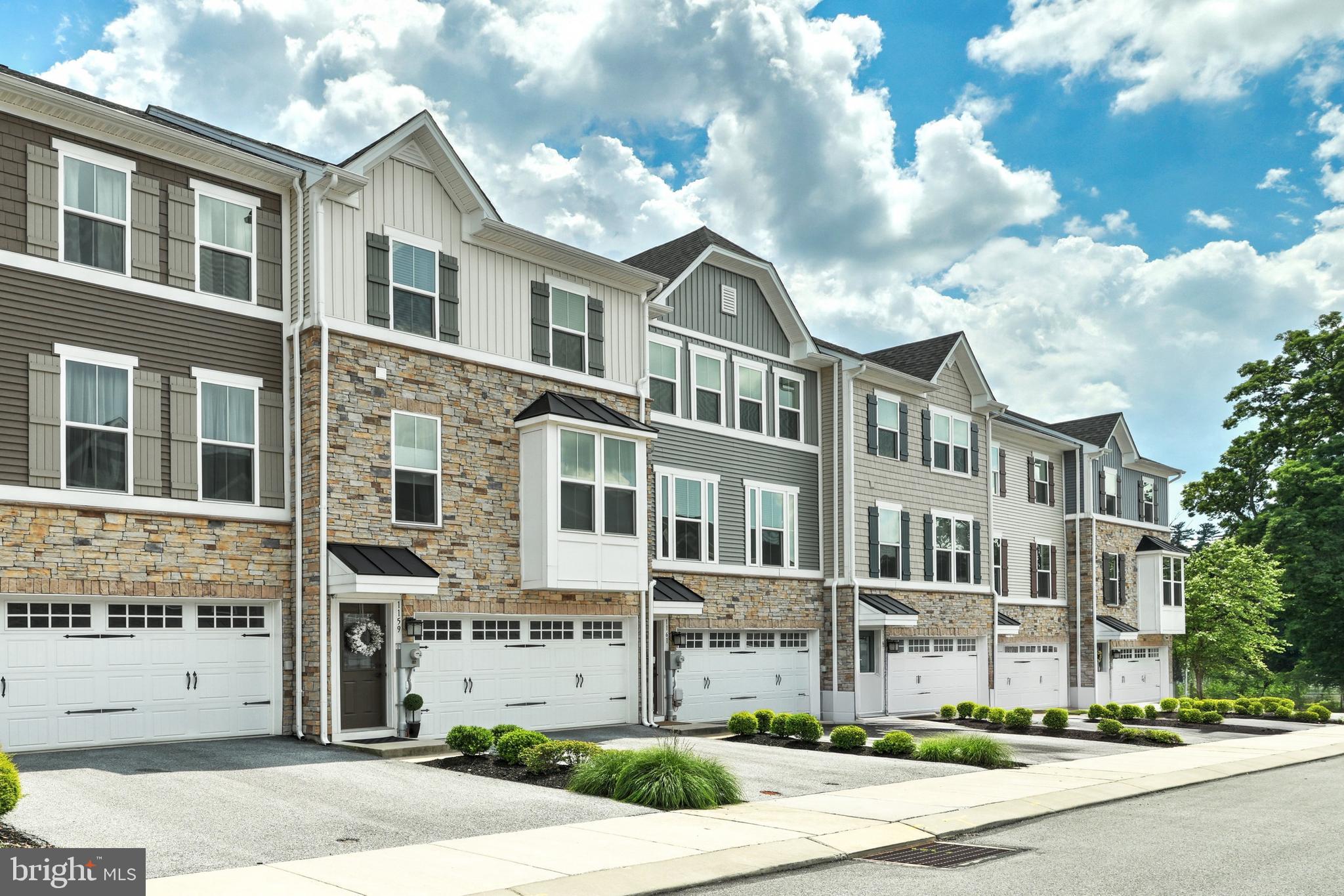 REGENTS GLEN TOWNHOME - Residential