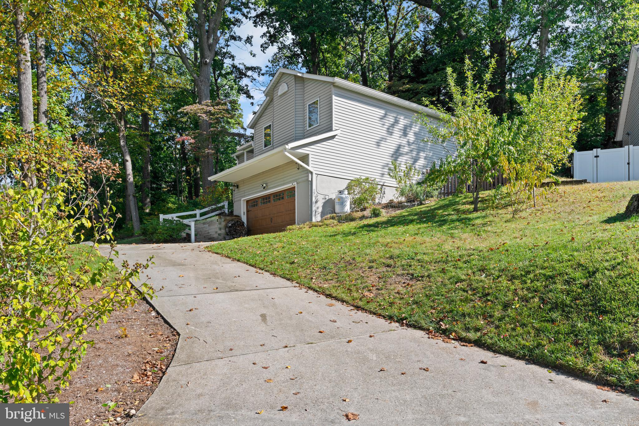 1138 RAMBLEWOOD DRIVE