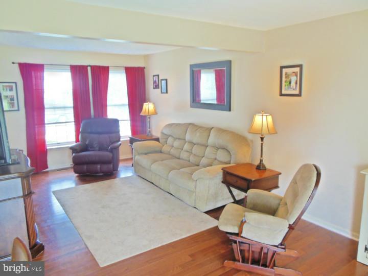 MONTROSE MANOR - Residential