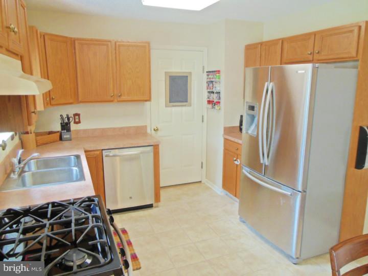 MONTROSE MANOR - Residential