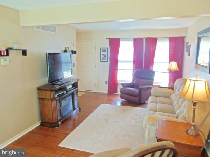 MONTROSE MANOR - Residential