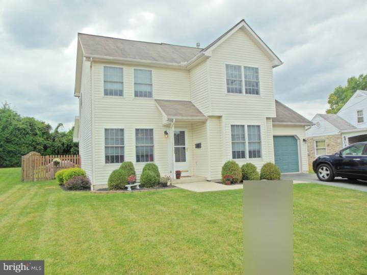 MONTROSE MANOR - Residential