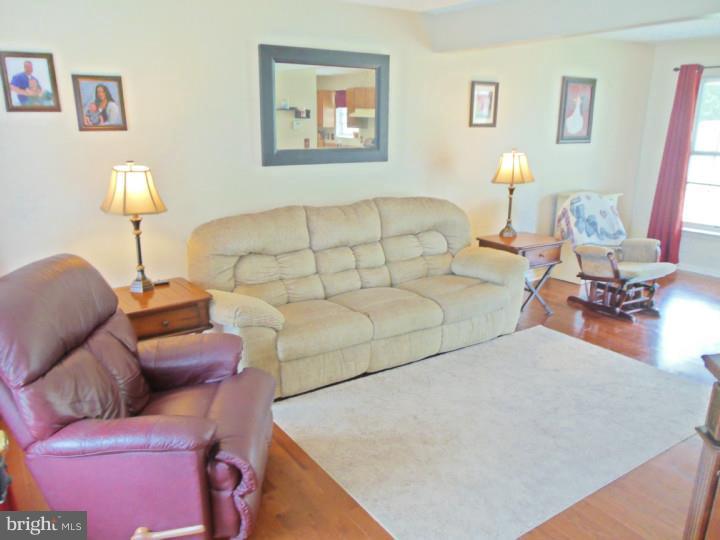 MONTROSE MANOR - Residential