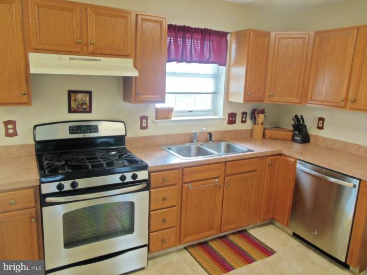 MONTROSE MANOR - Residential