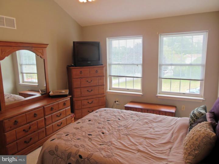 MONTROSE MANOR - Residential