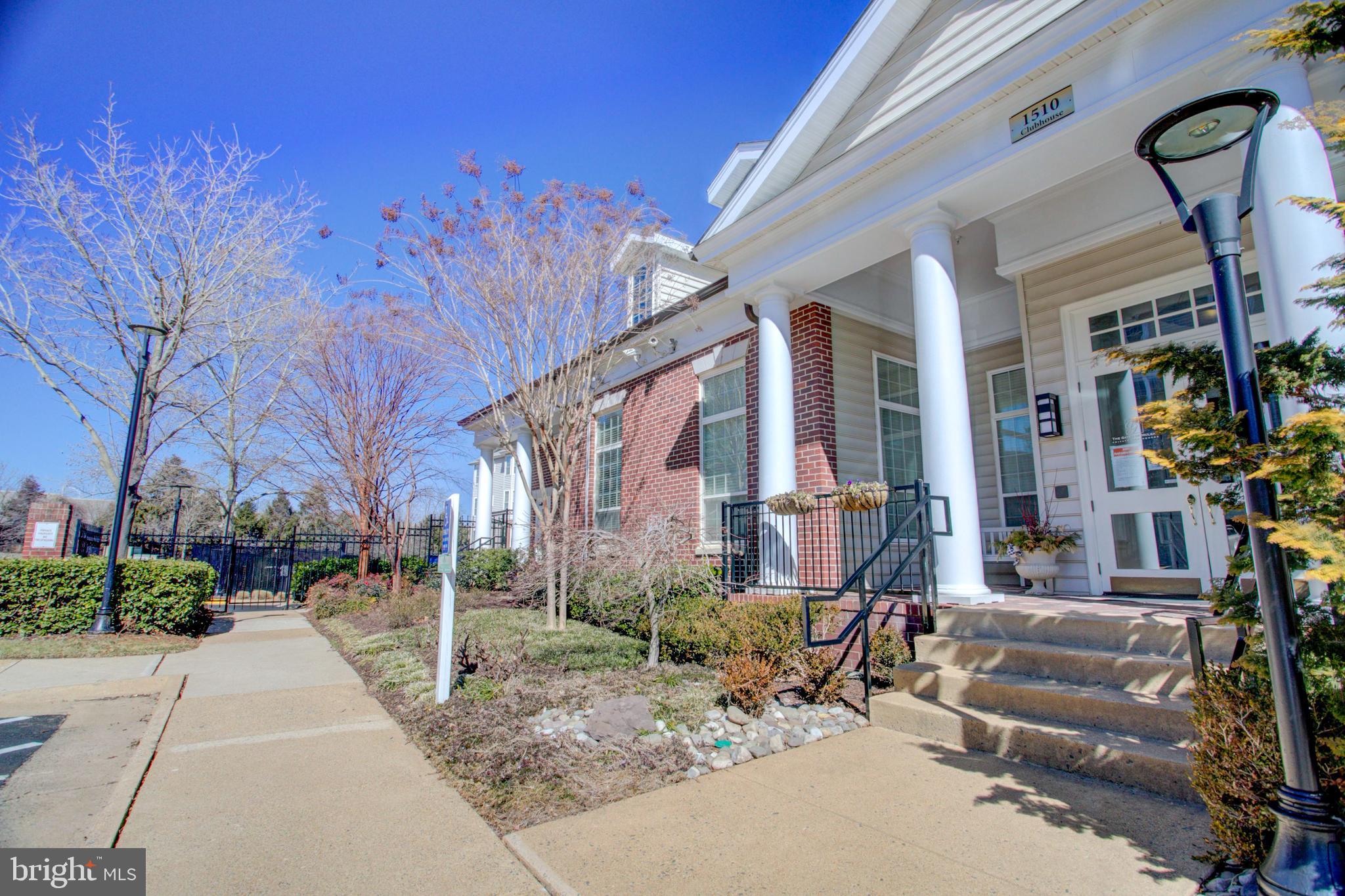 GATES OF MCLEAN - Residential