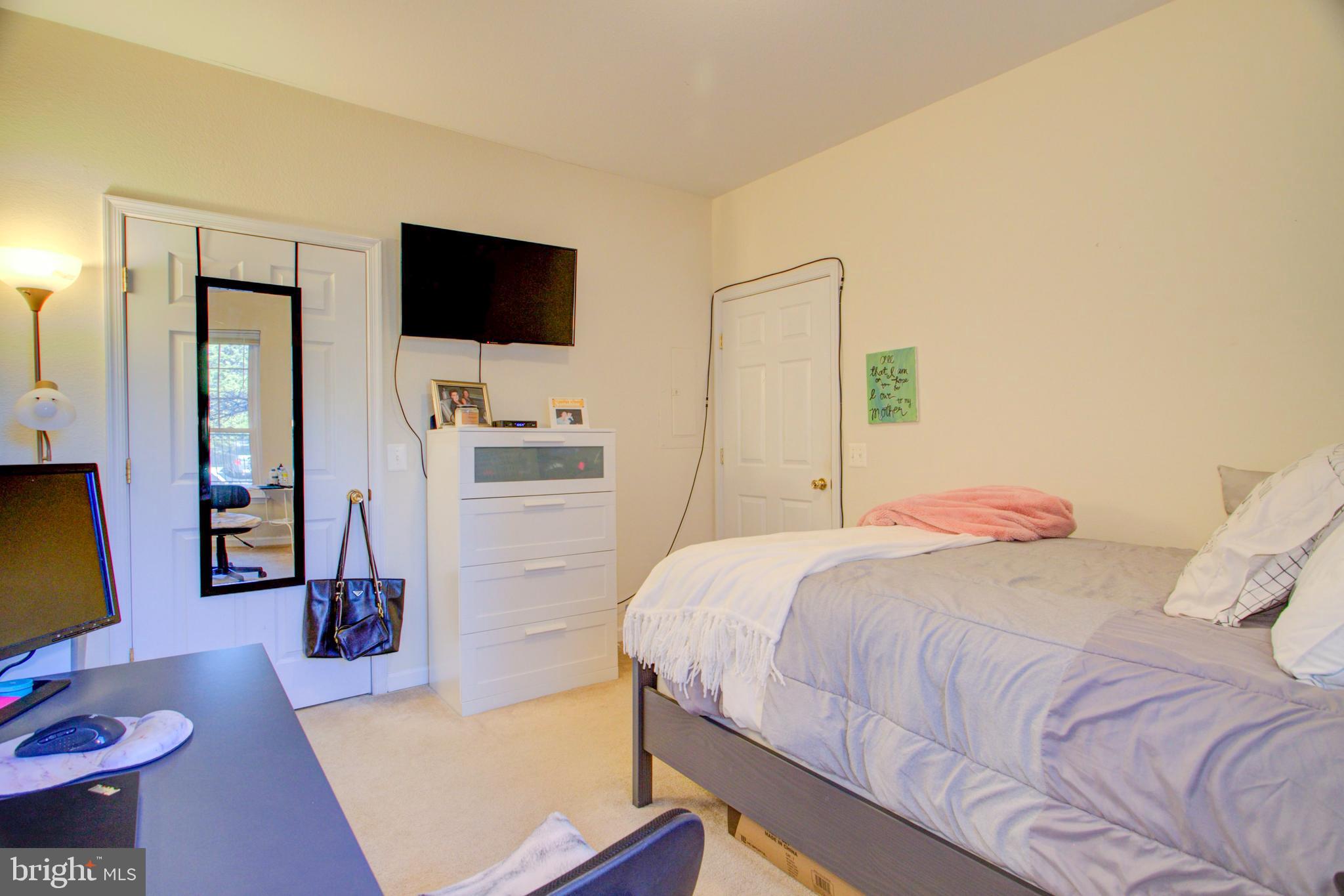 GATES OF MCLEAN - Residential