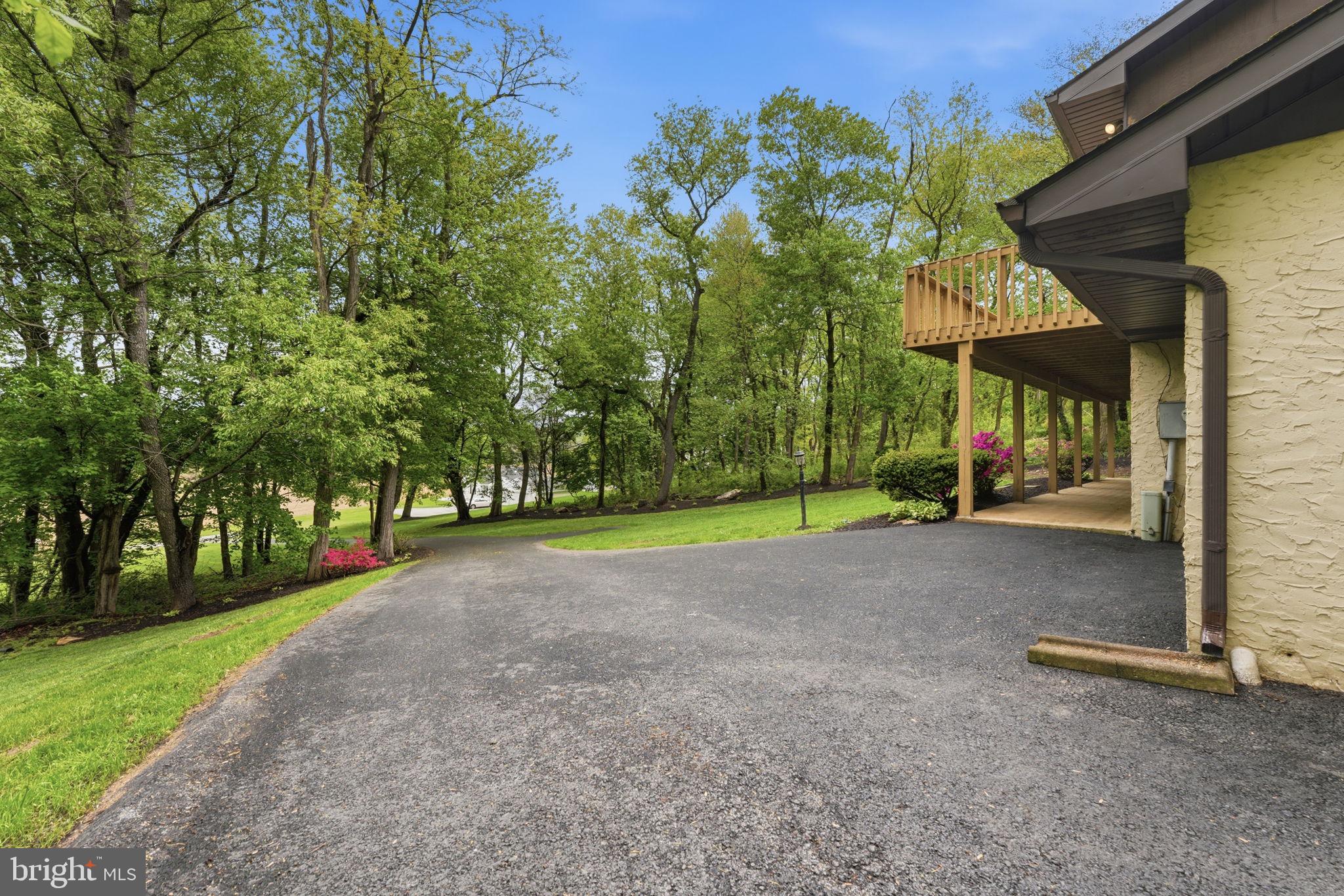 WILLOW ROCK - Residential