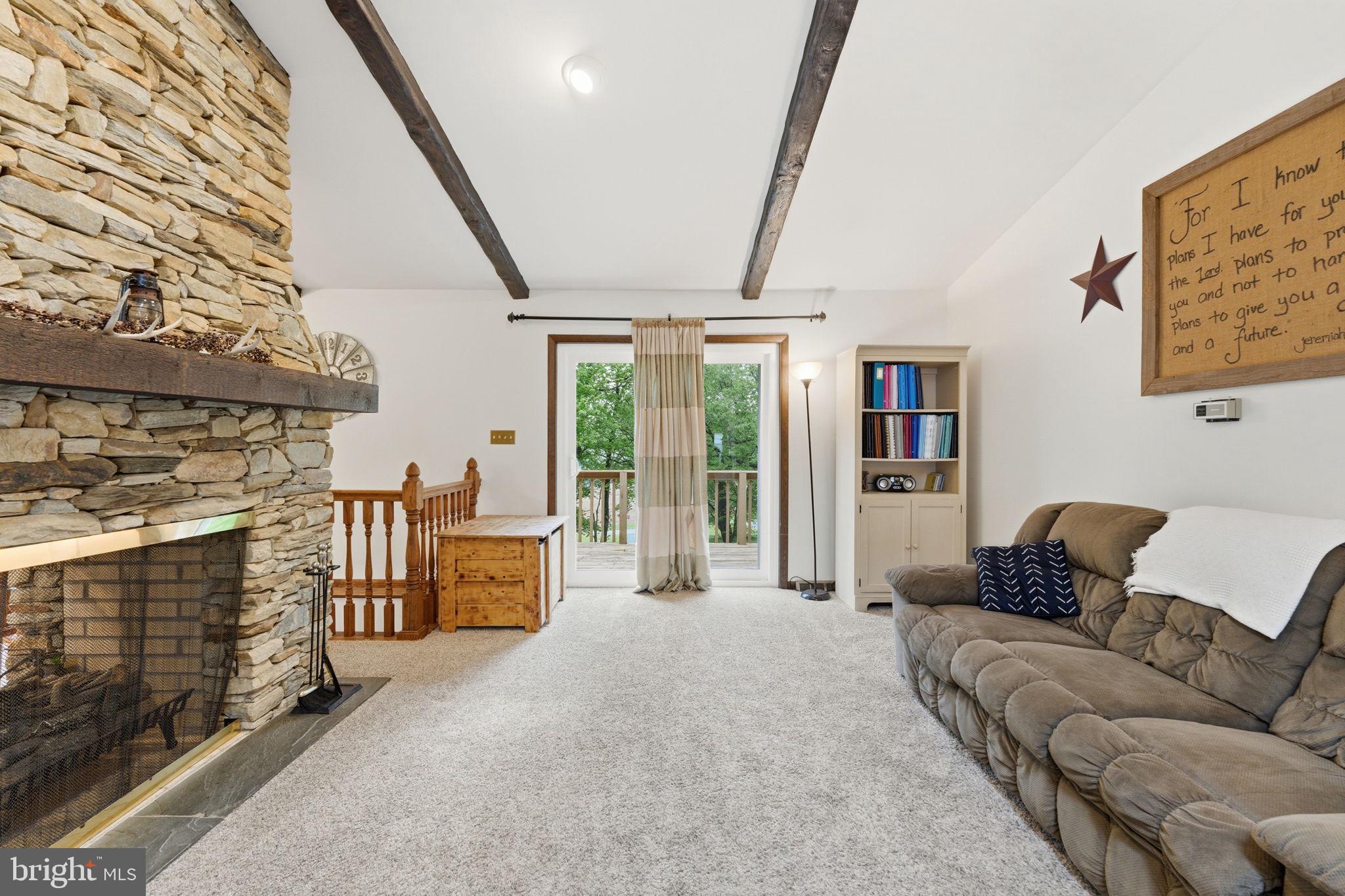 WILLOW ROCK - Residential