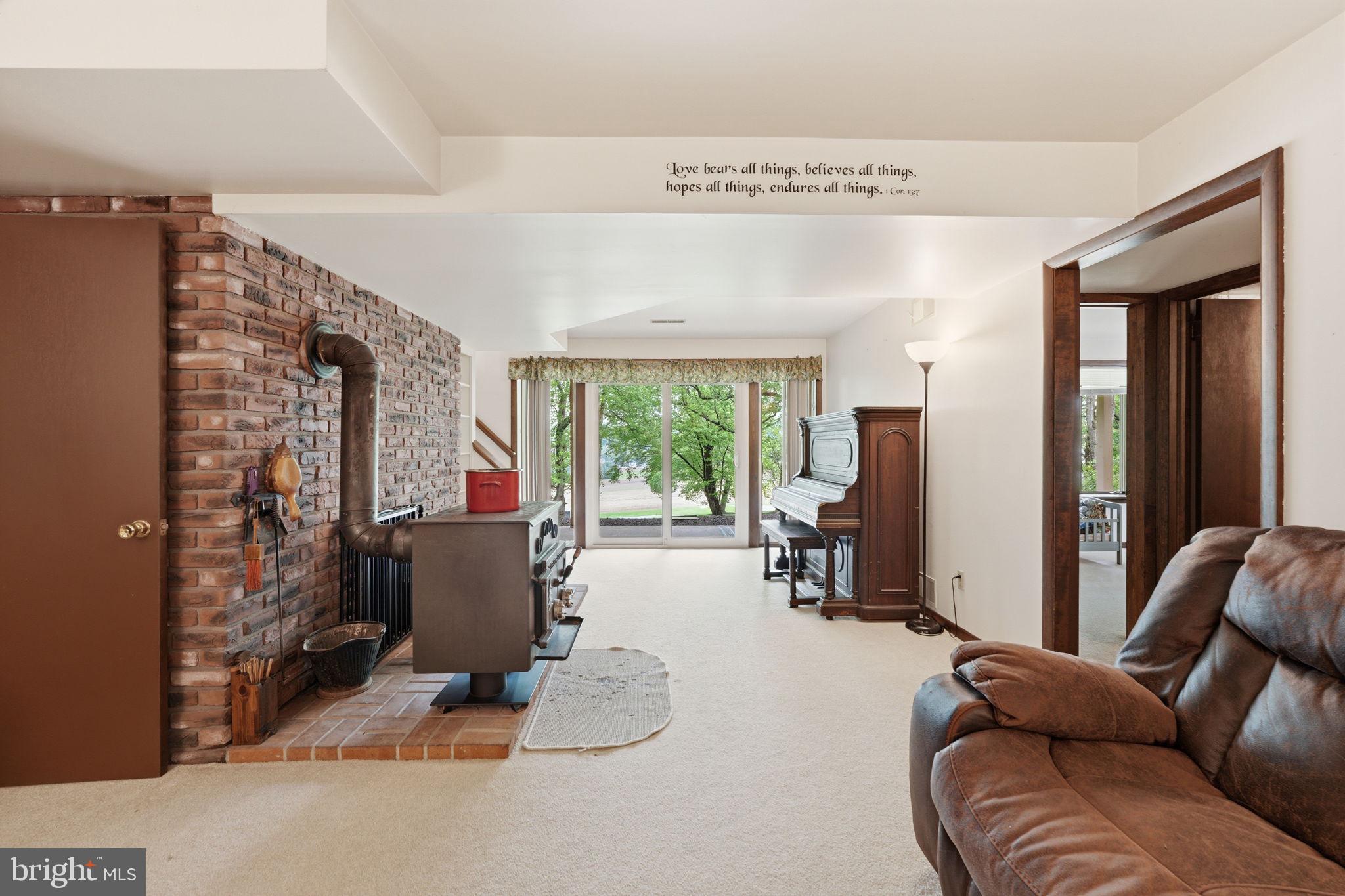 WILLOW ROCK - Residential