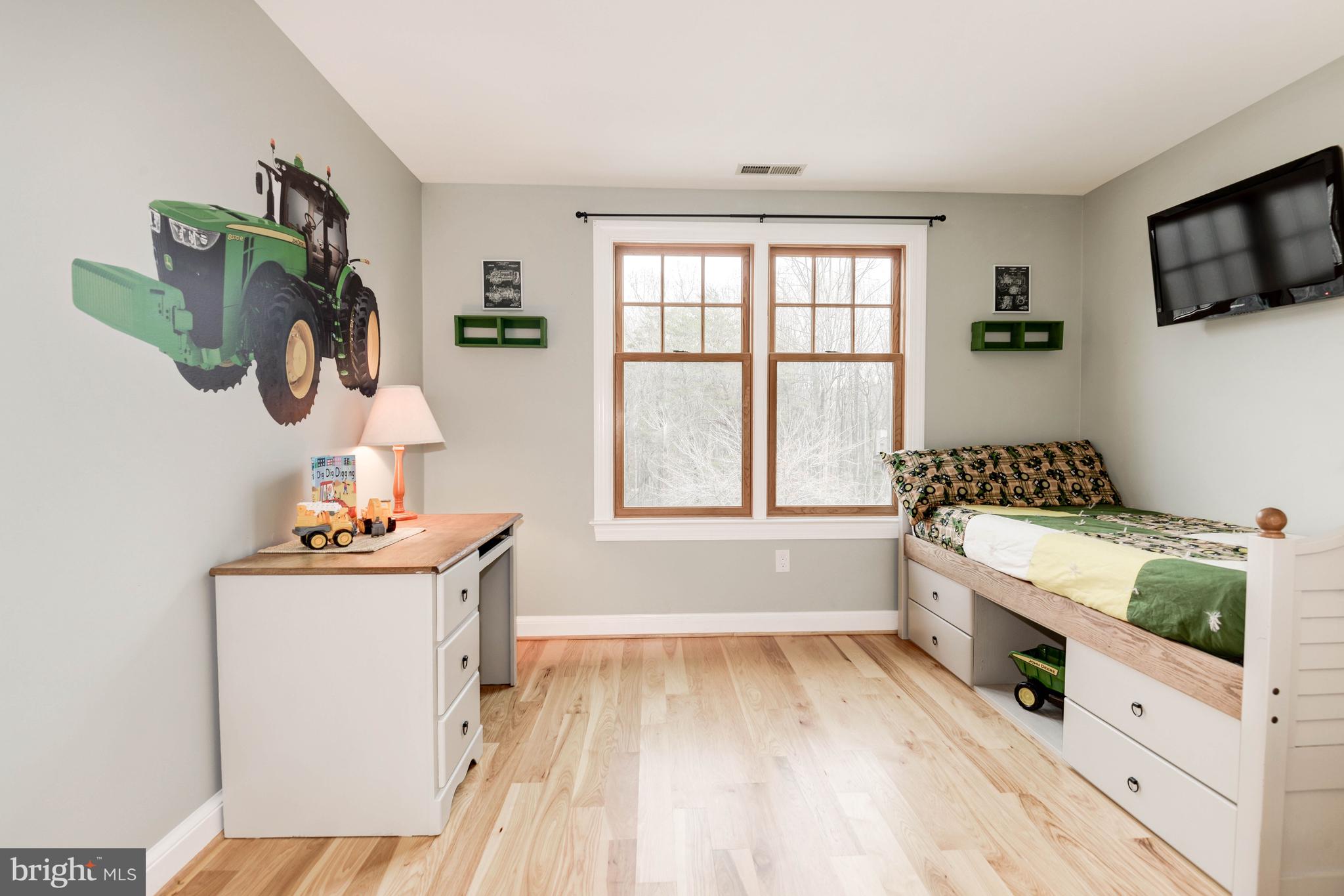 FOX HUNT RUN - Residential