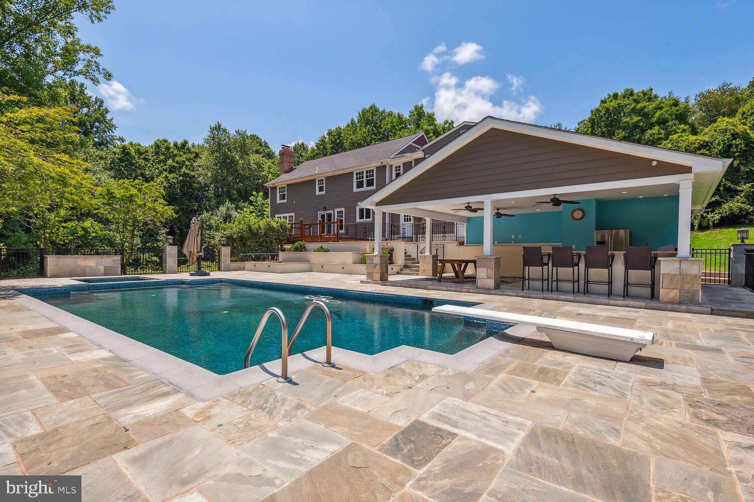 FOX HUNT RUN - Residential