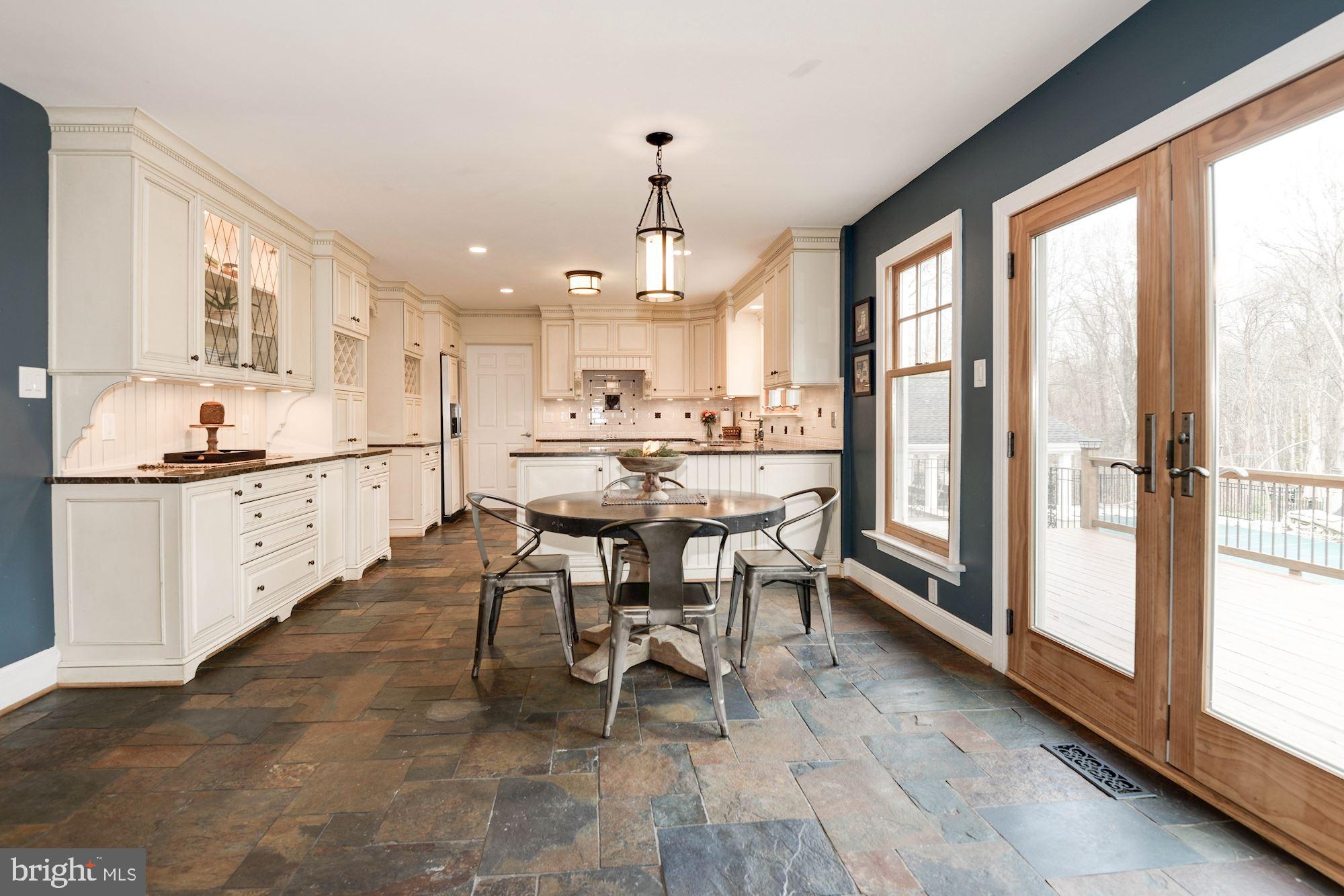 FOX HUNT RUN - Residential