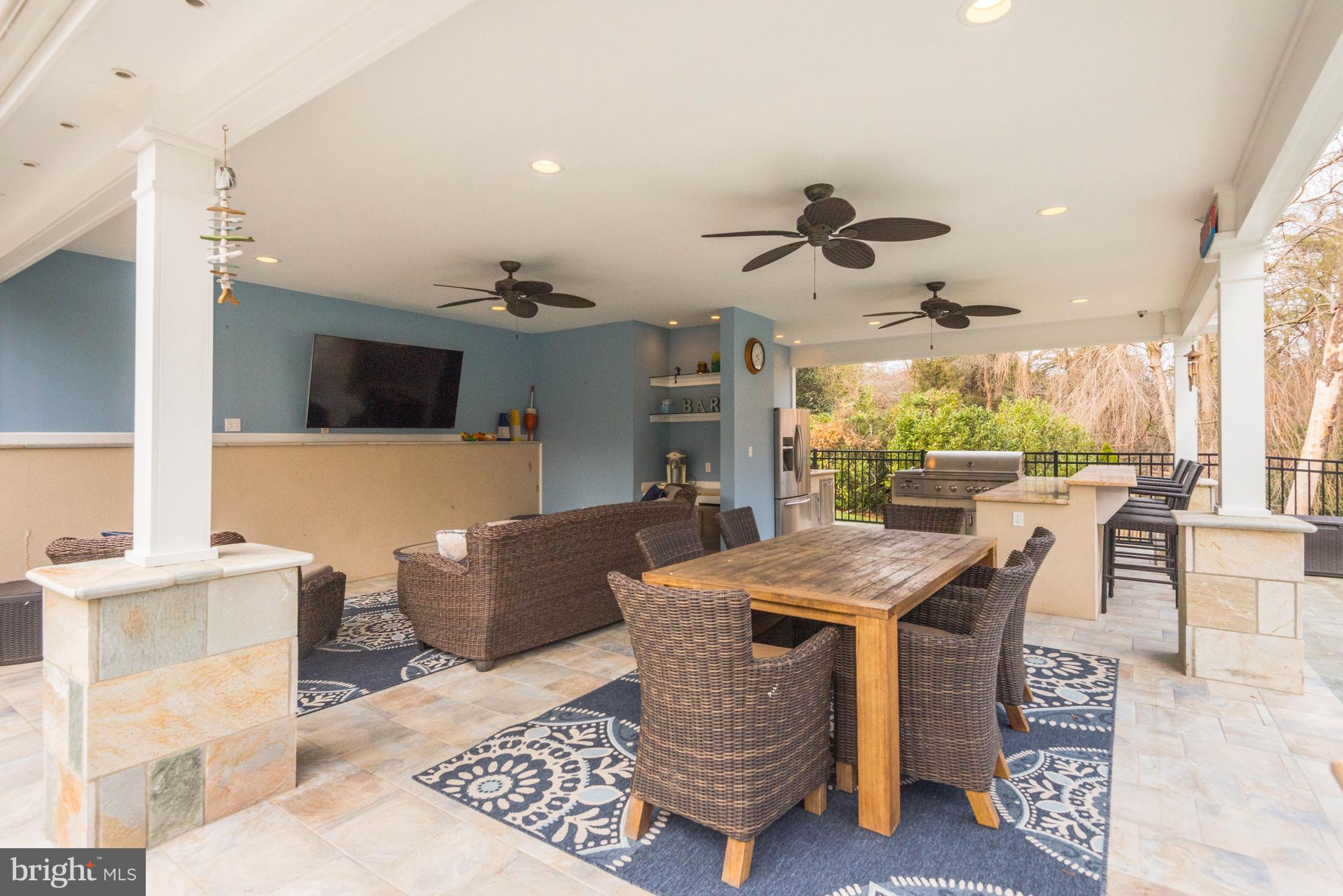 FOX HUNT RUN - Residential