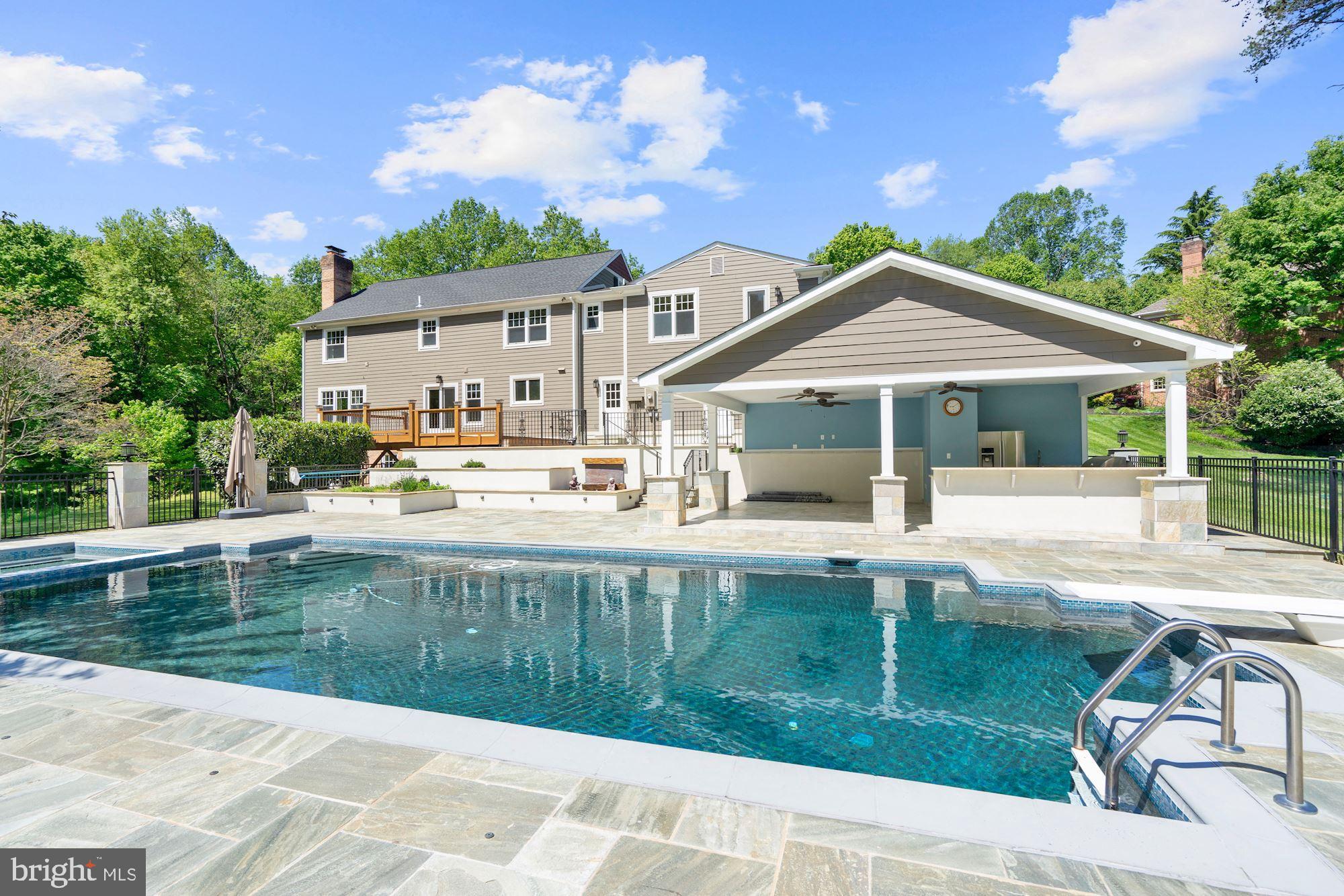 FOX HUNT RUN - Residential