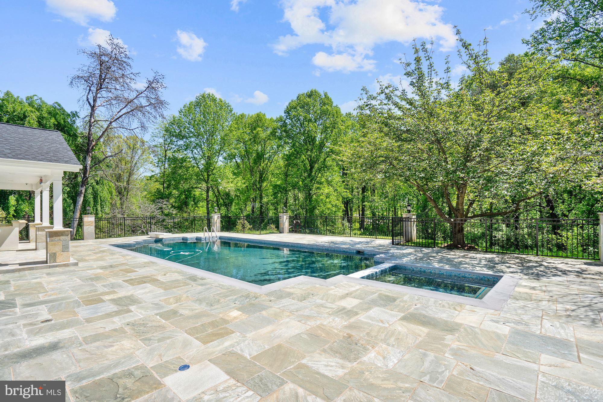 FOX HUNT RUN - Residential