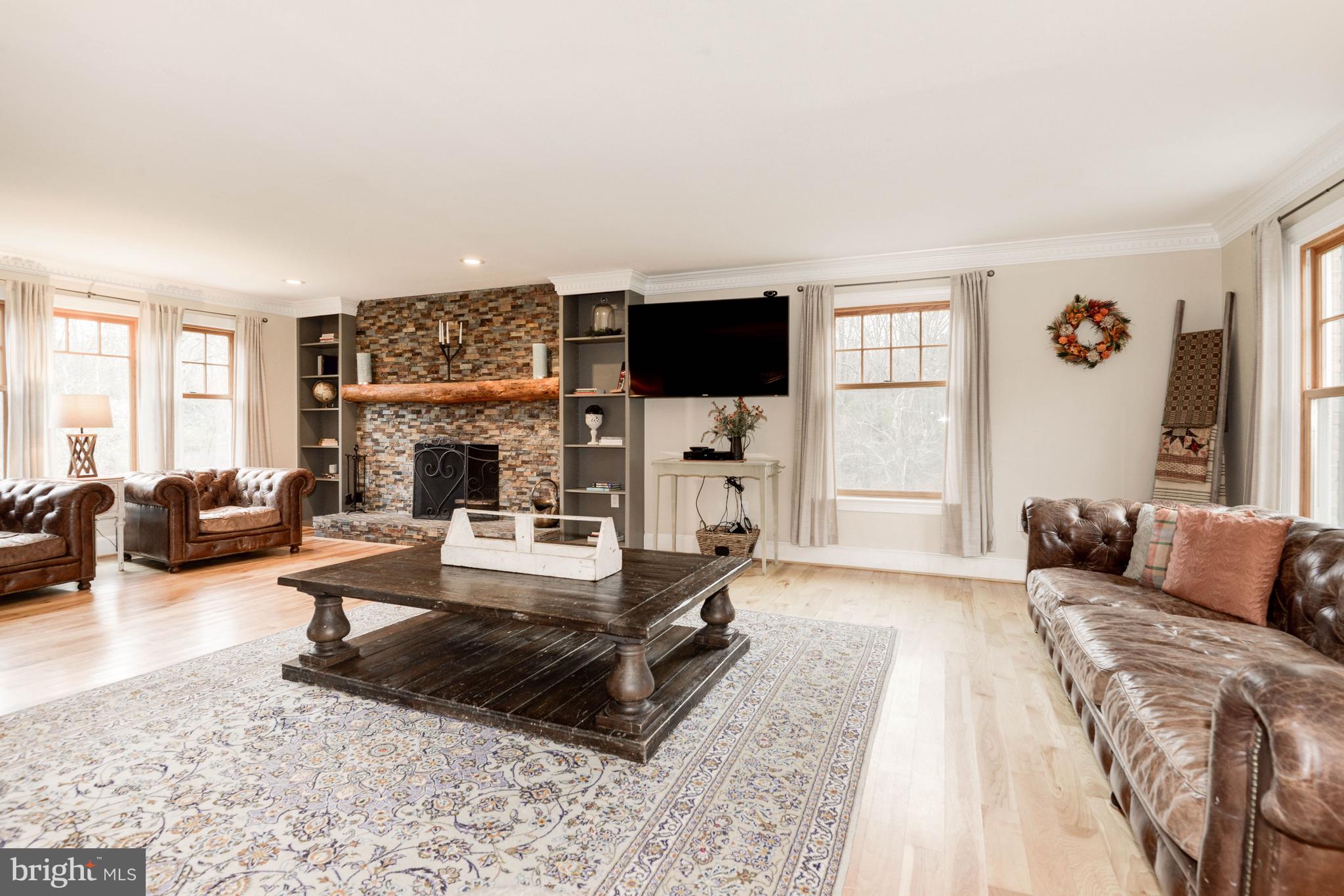 FOX HUNT RUN - Residential