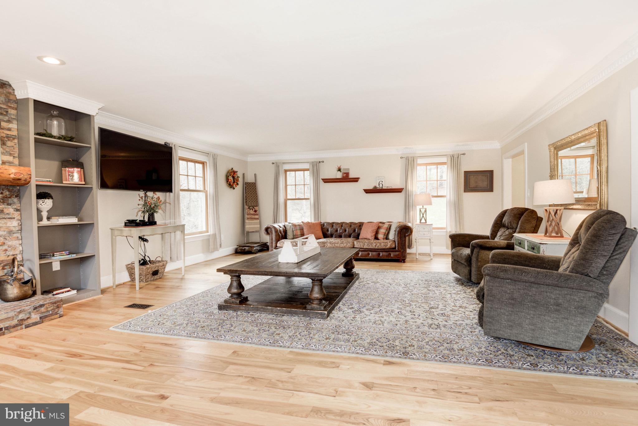 FOX HUNT RUN - Residential