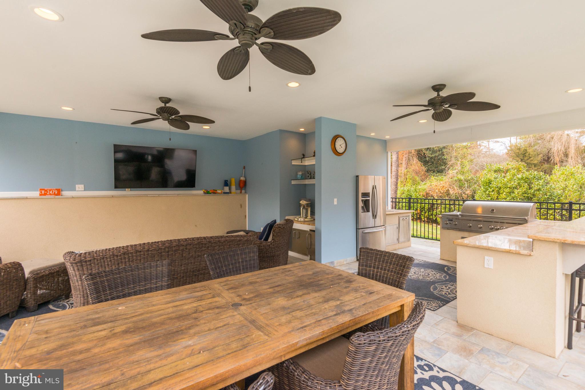 FOX HUNT RUN - Residential