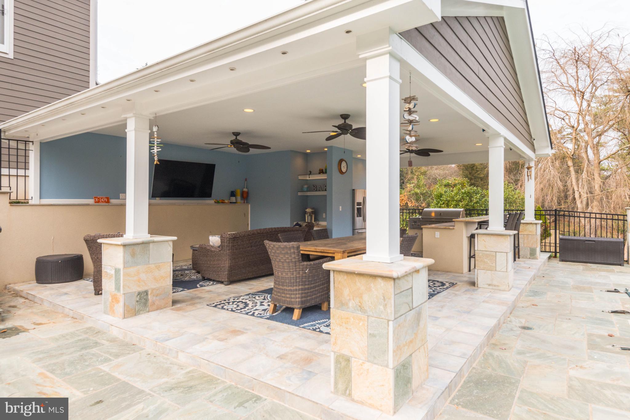 FOX HUNT RUN - Residential