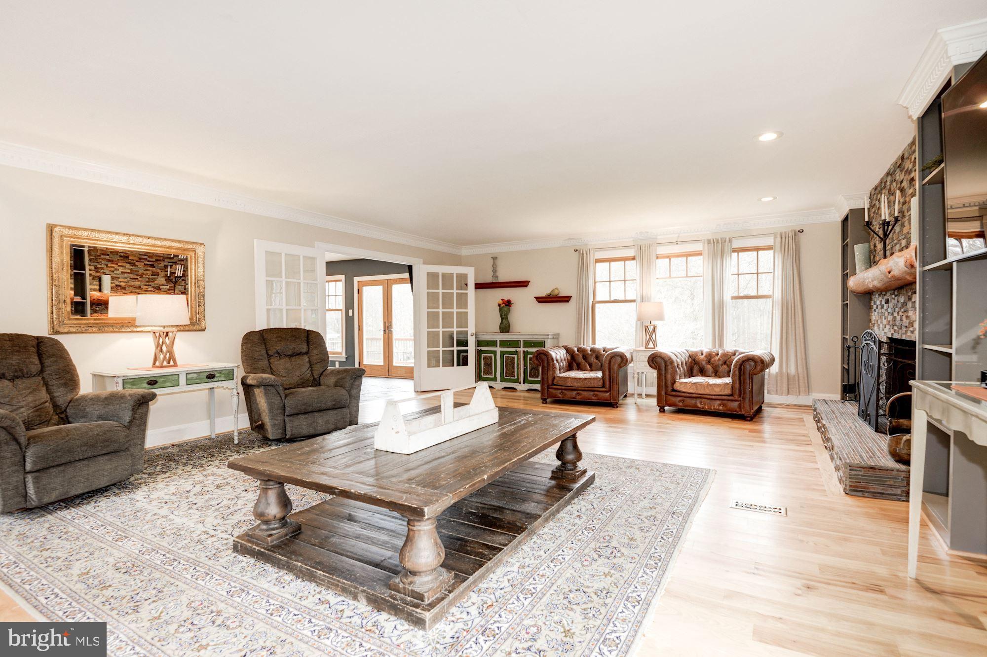 FOX HUNT RUN - Residential