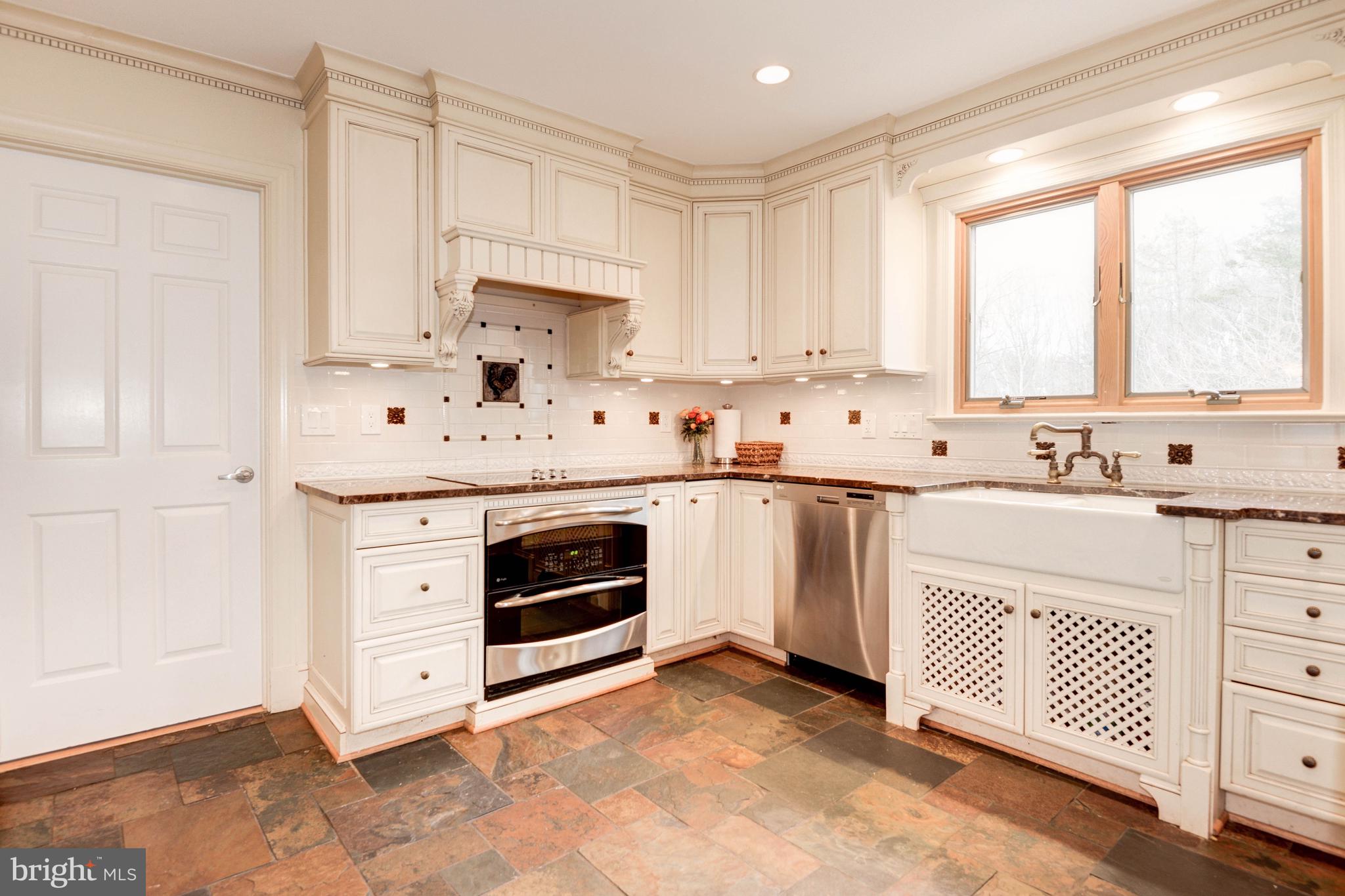 FOX HUNT RUN - Residential