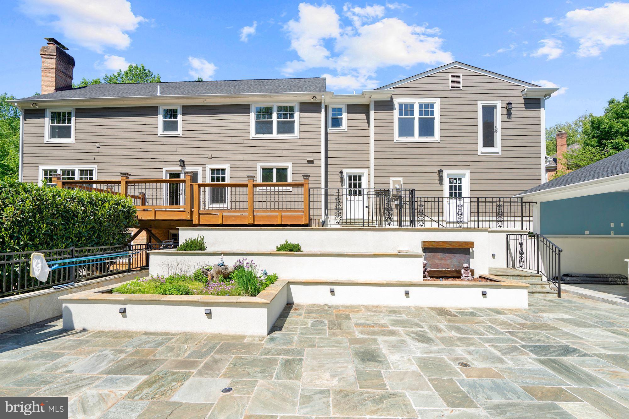 FOX HUNT RUN - Residential