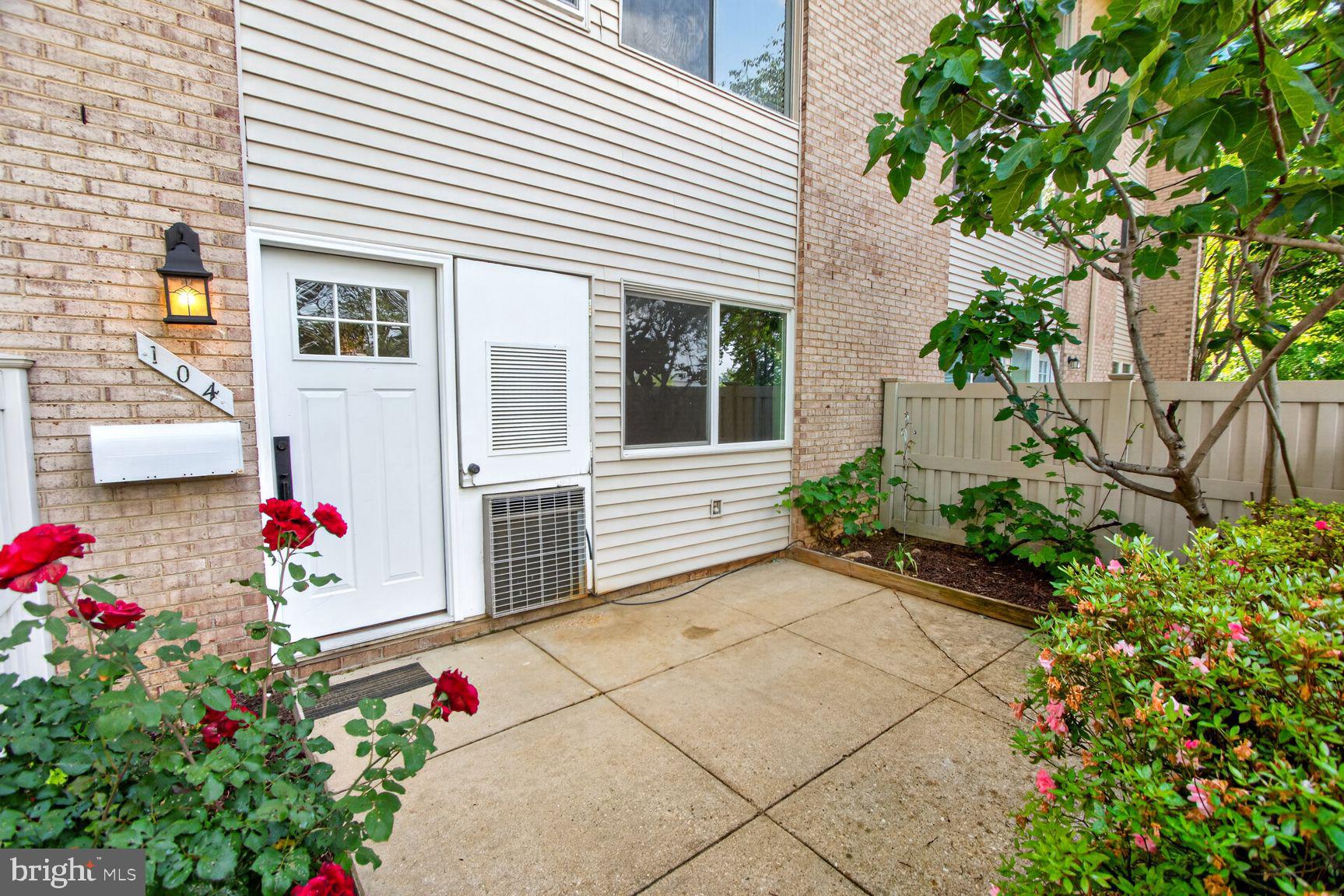 FALLS PLAZA - Residential