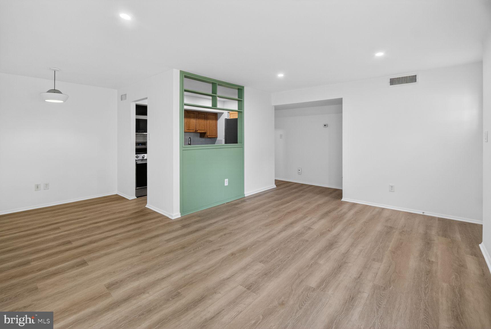 FALLS PLAZA - Residential