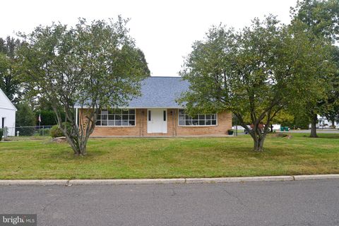 114 NURSERY AVENUE LEVITTOWN PA 19057