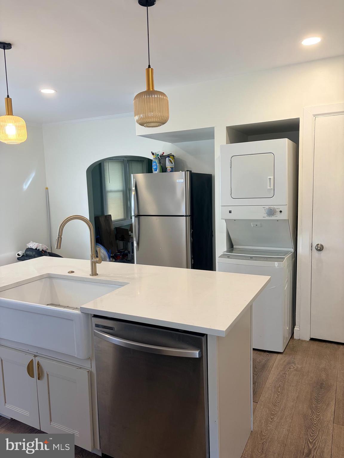 60 W BROADWAY AVENUE