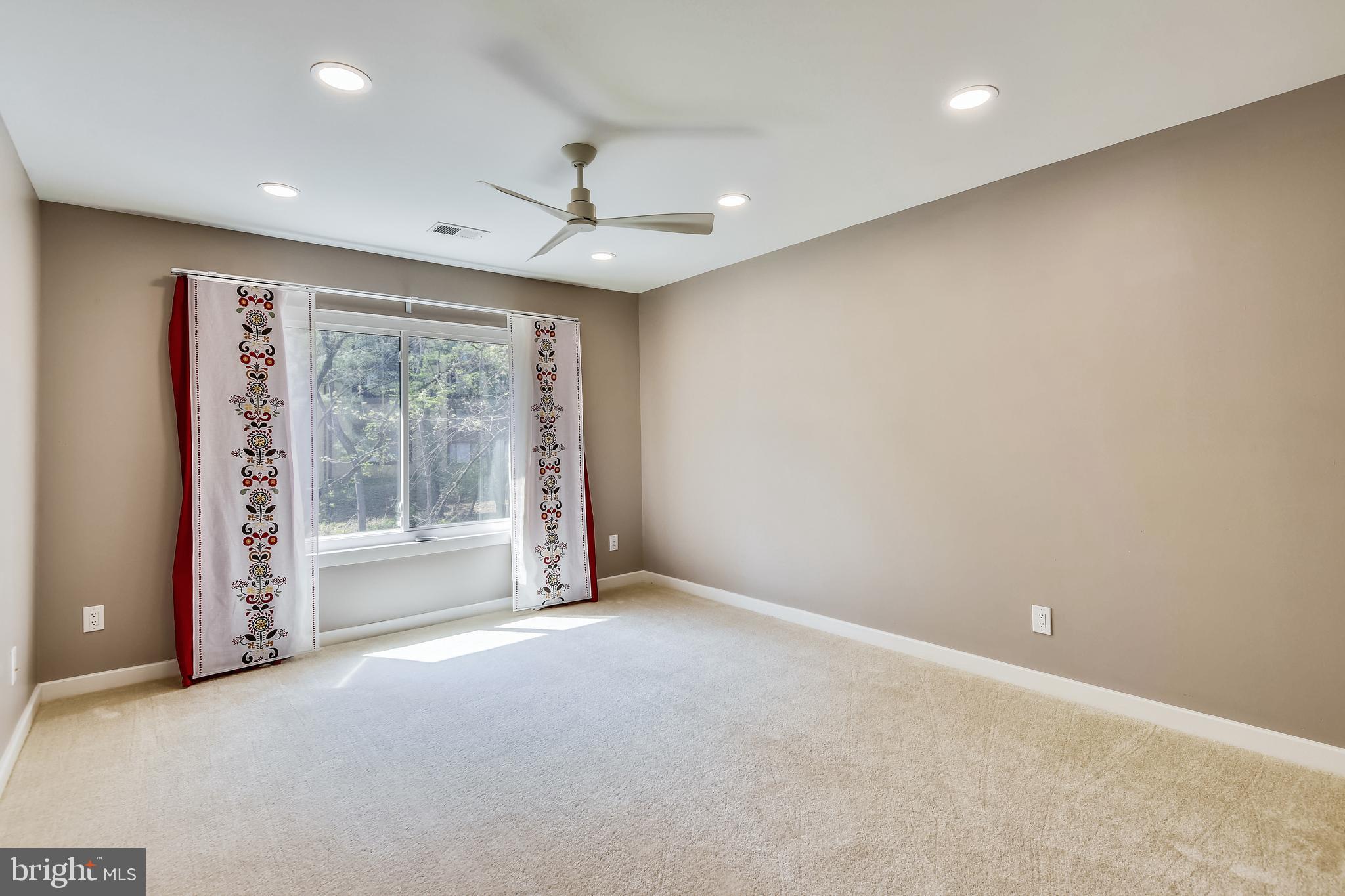 LEE OAKS - Residential