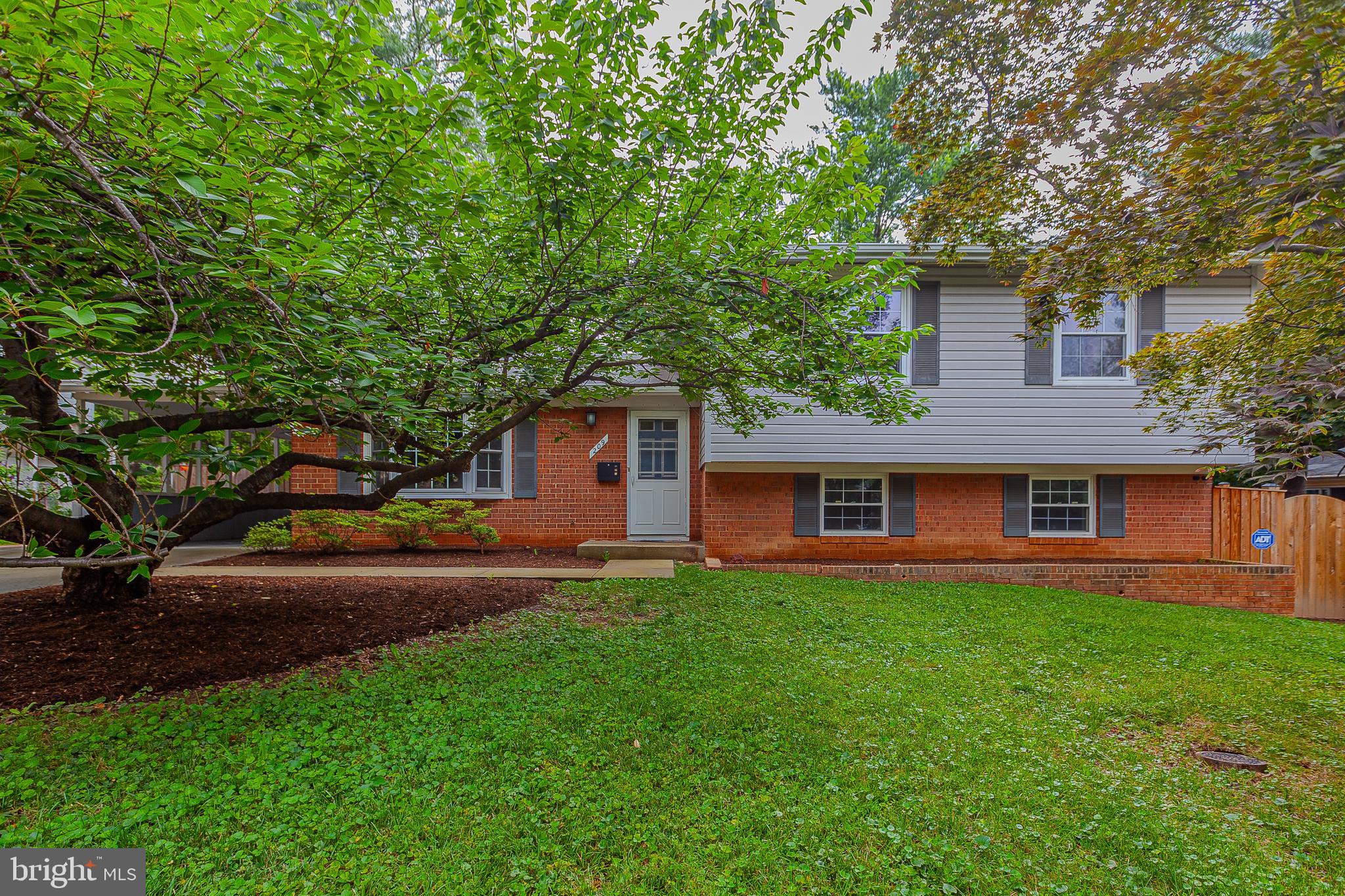 209 W DEER PARK ROAD