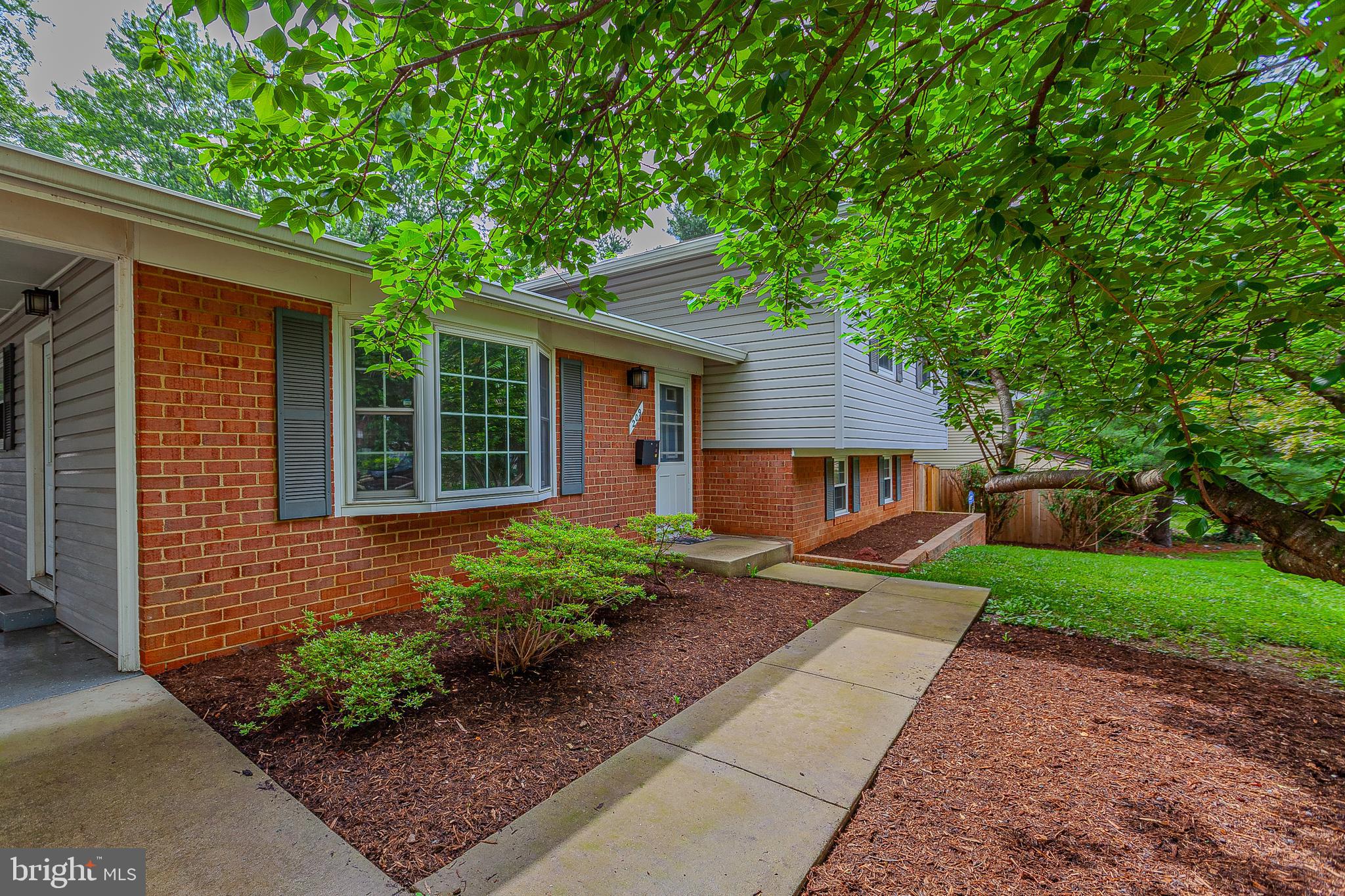 209 W DEER PARK ROAD