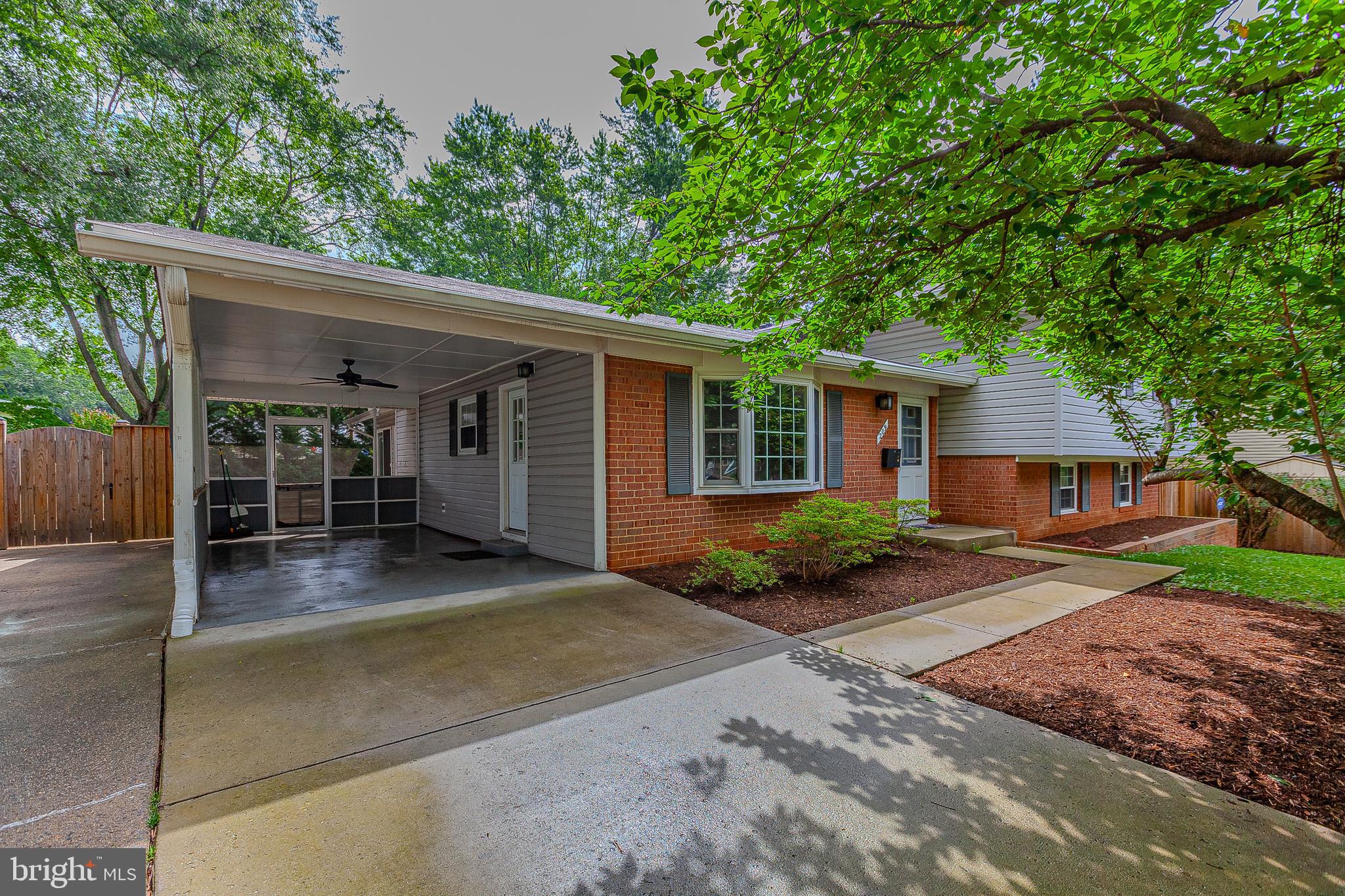 209 W DEER PARK ROAD