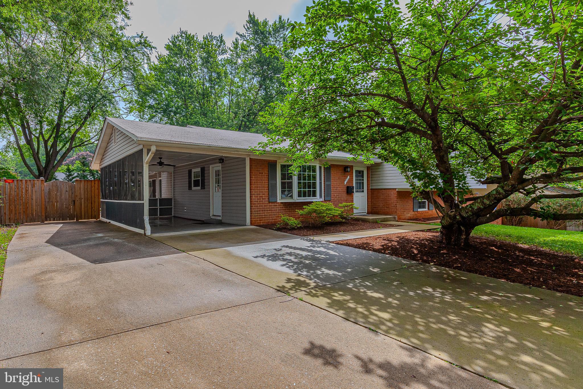 209 W DEER PARK ROAD