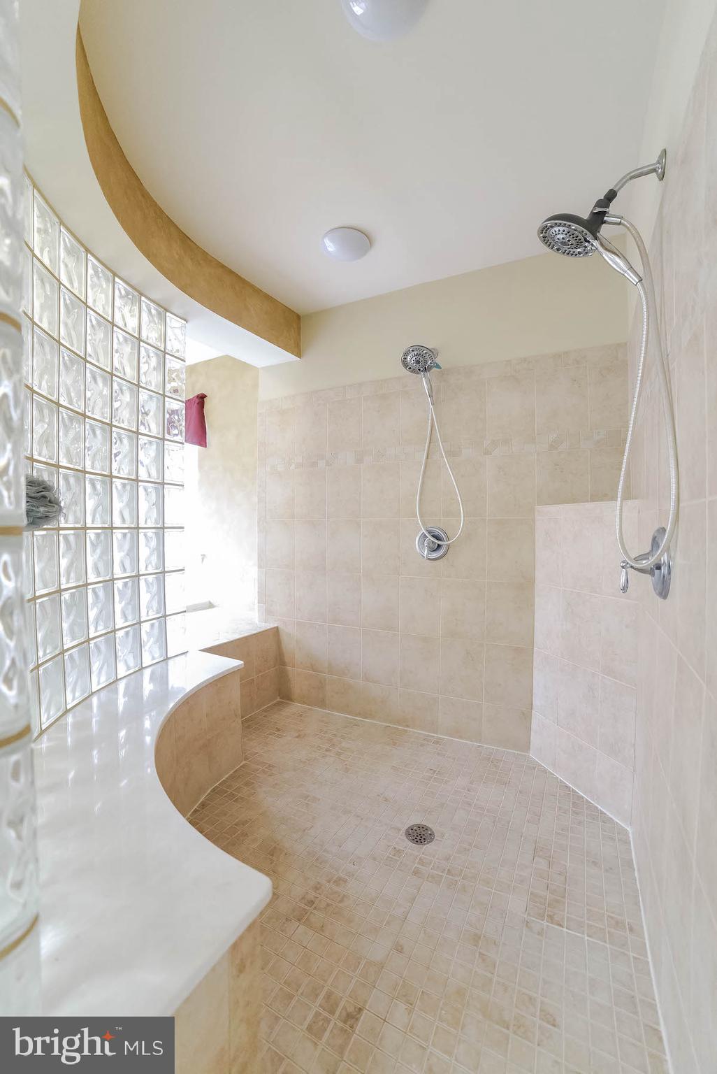 BEN OAKS - Residential