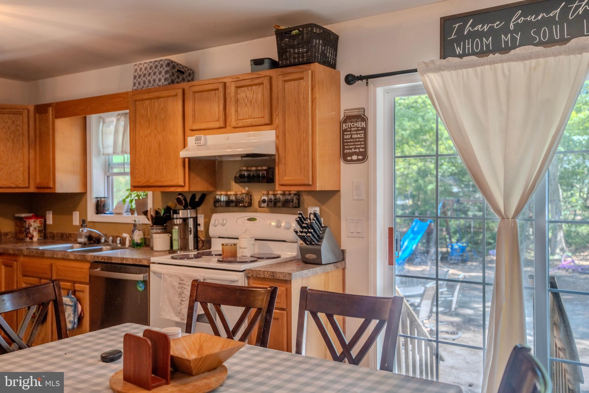 CAPTAIN'S COVE - Residential