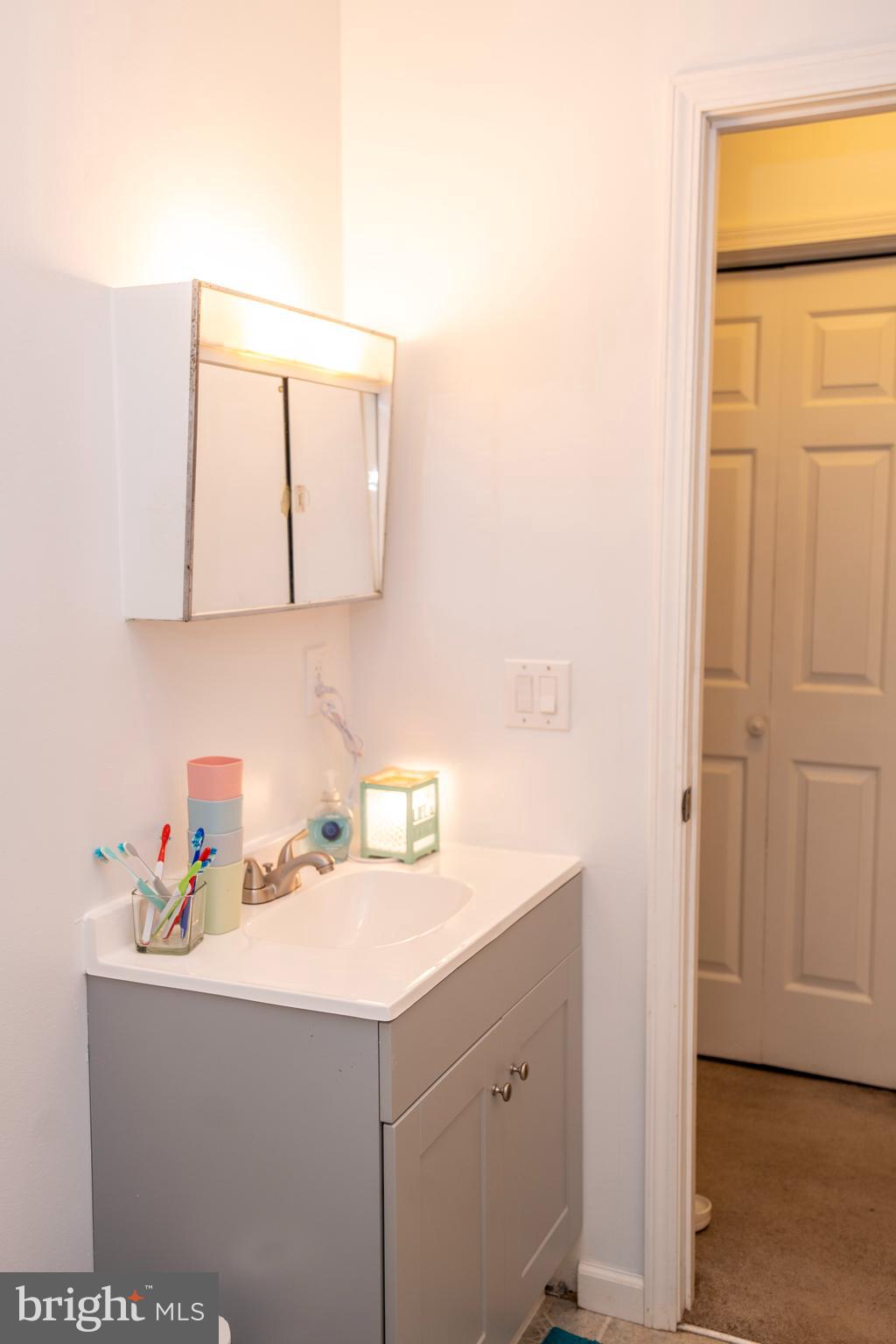 CAPTAIN'S COVE - Residential