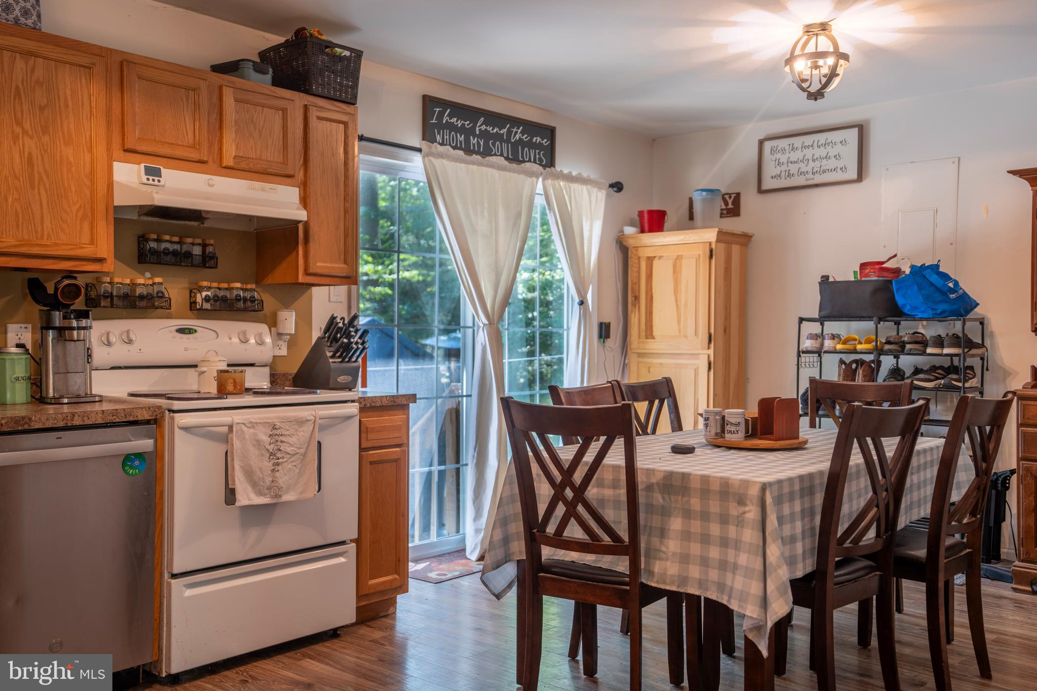 CAPTAIN'S COVE - Residential