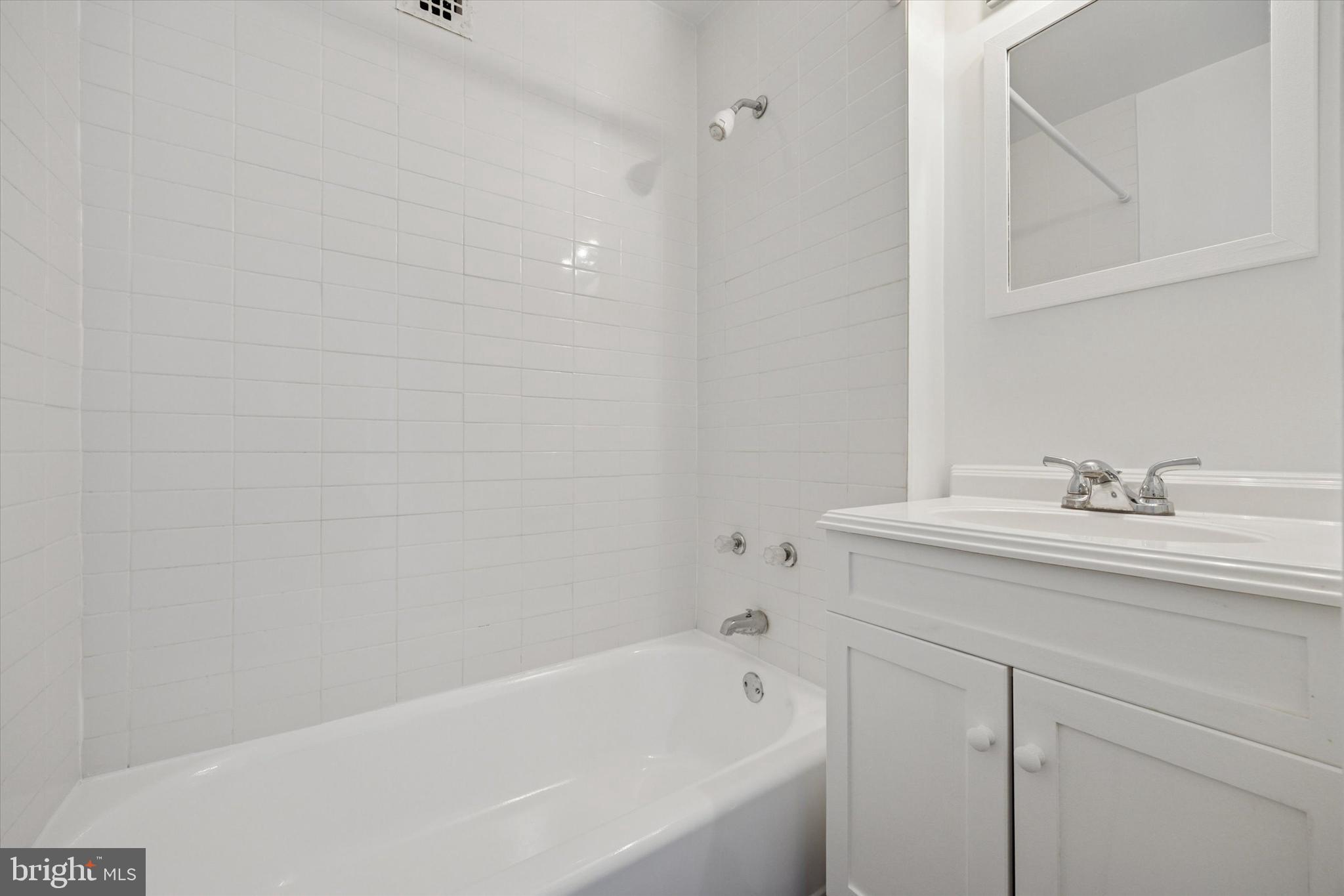 AVENUE OF THE ARTS - Residential