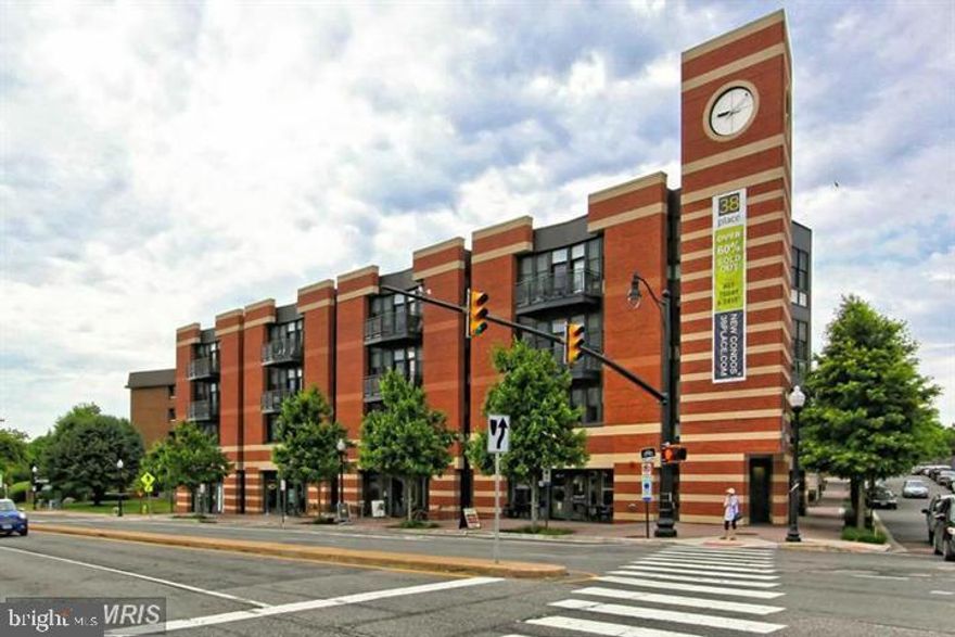 PRICE IMPROVED! SELLER SAYS SELL! New hardwoods installed and bedrooms freshly painted. Condo is only 5 years young, original owner. Contemporary loft-style living w/open floor plan, exposed ductwork , 10'+ ceilings. Entry foyer Wide-plank hardwood floors. Chef inspired kitchen w/maple cabinets, open to living/dining rm. Split floor plan provides separation & privacy, Master BR has walk-in closet space, luxury bath w/soaker tub, double vanities & sep shower. About one mile to 3 different Metro stations (Clarendon, VA Square, Ballston). One parking space (space #7) conveys. Visitor parking in back and ample street parking along Oakland and Pollard. Pet friendly building. DCA/Reagan National Airport is a short 10 min ride away. Schedule a tour today!