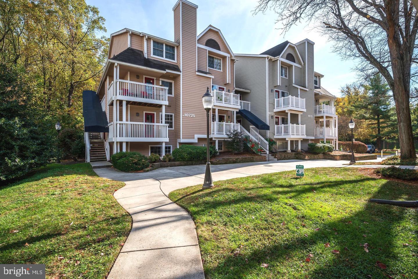 UNIT #110. LOVELY CONDO WITH A LARGE LIVING/DINING ROOM COMBO WITH HARDWOOD FLOORS. UPDATED KITCHEN INCLUDES SS APPLIANCES AND GRANITE COUNTERTOPS. LOWER LEVEL BEDROOM WITH UPDATED FULL BATH. POOL, FRESHLY PAINTED
TENNIS COURTS, GYM AND A RACQUETBALL COURT ALL INC.
CLOSE TO METRO AND 495, SHOPPING, RESTAURANTS AND MORE!