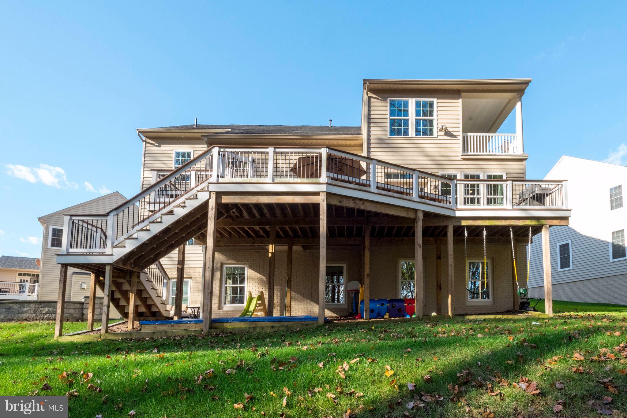 AUTUMN RIVER - Residential