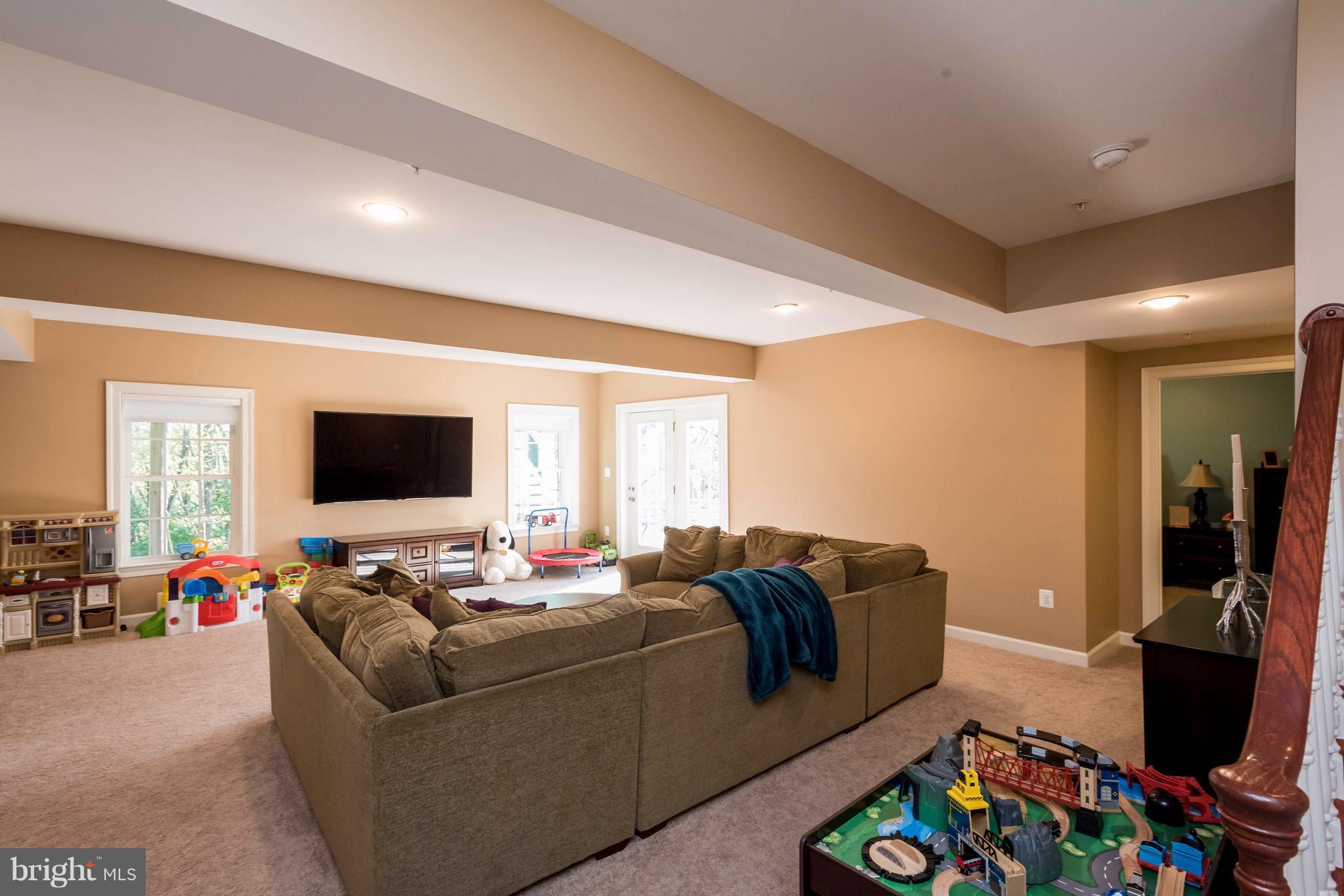 AUTUMN RIVER - Residential