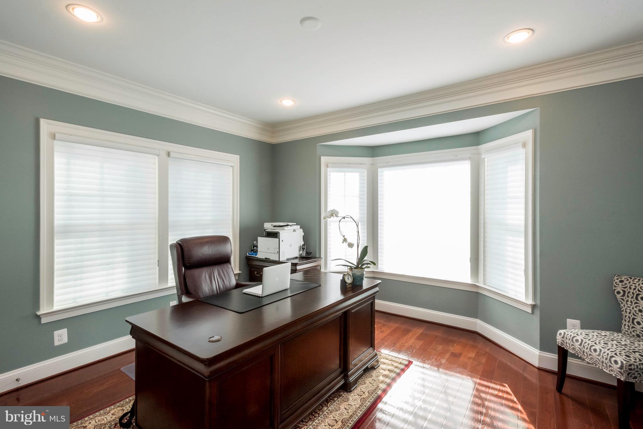 AUTUMN RIVER - Residential