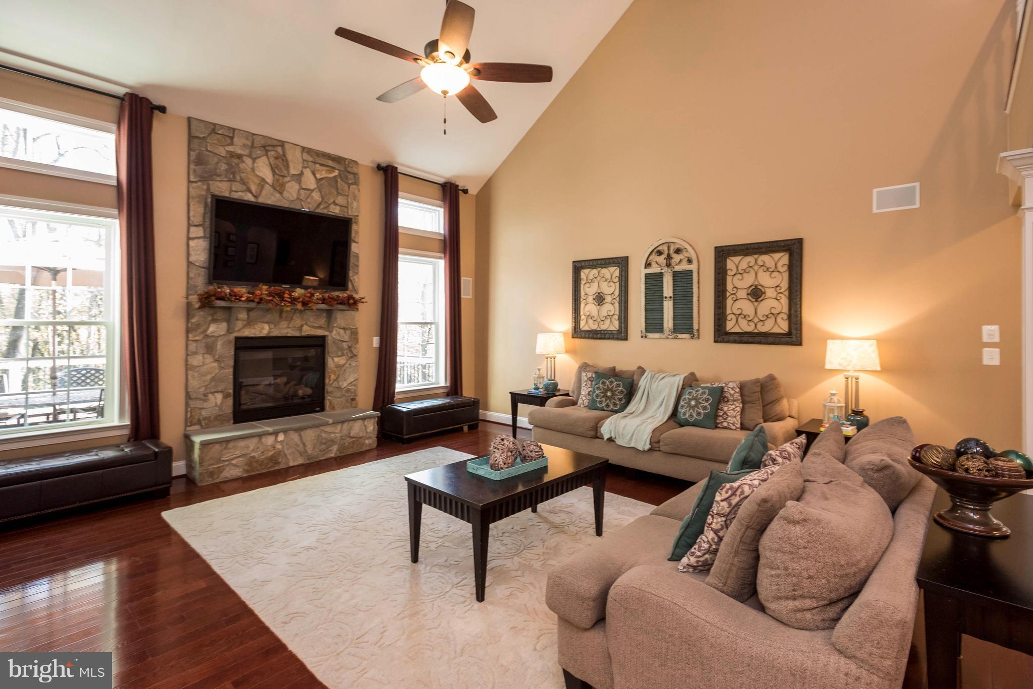 AUTUMN RIVER - Residential