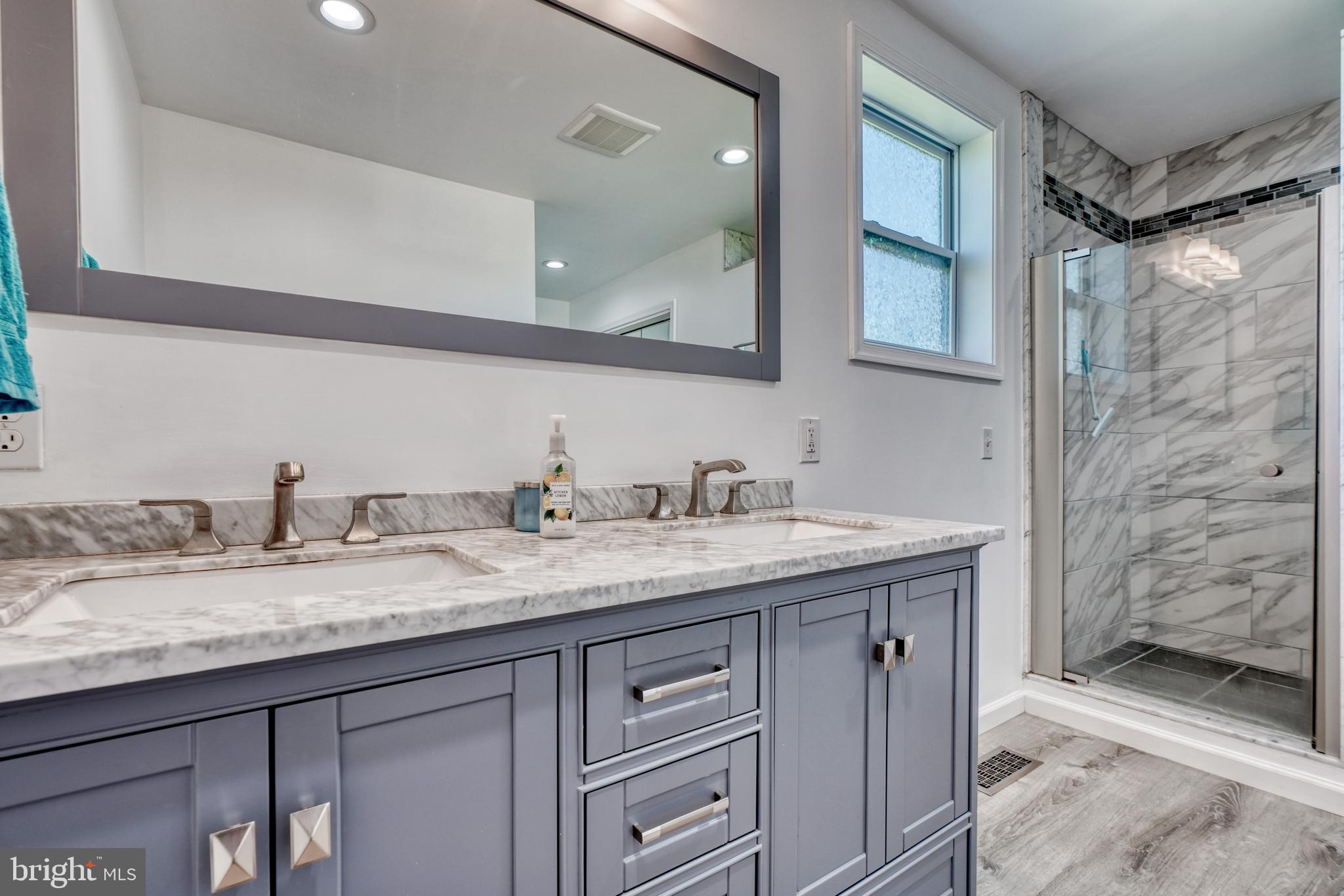 KINGSVILLE - Residential